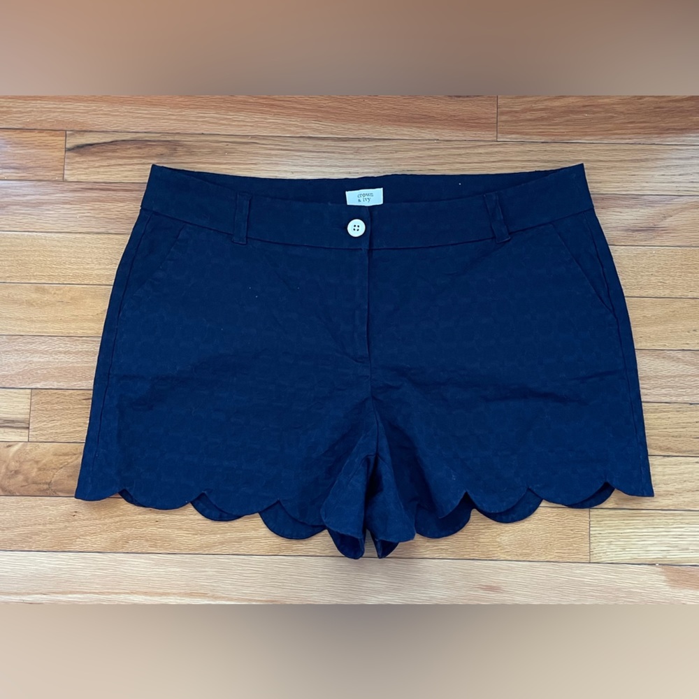 Crown & Ivy Shelby womens size 14 scalloped 4 pocket zip button closure shorts